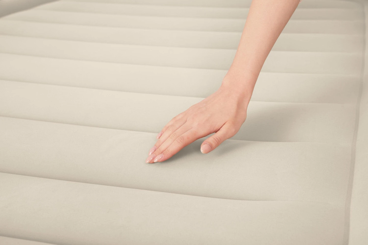 Bestway Maroon 20" Queen Air Mattress With Built-in Pump | BigEasyMart.com - Image 4