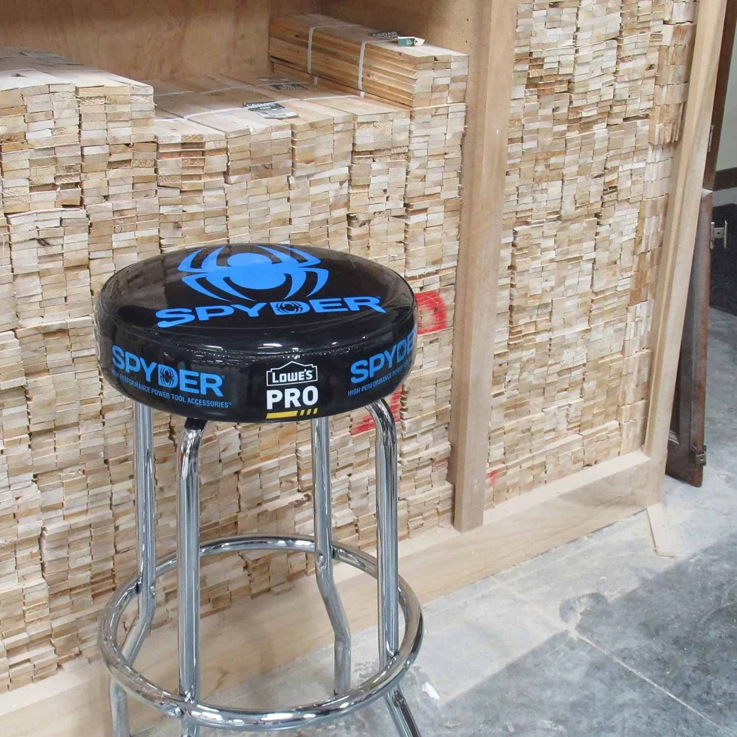 Spyder 30-in X 14-in Work Seat | BigEasyMart.com - Image 2