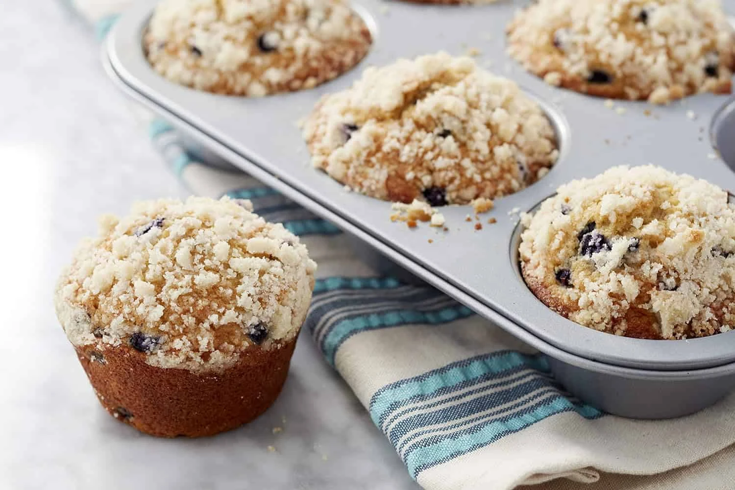 Wilton Recipe Right Non-Stick 6 Cup Jumbo Muffin Pan, 2 Count (Pack Of 1) | BigEasyMart.com - Image 5