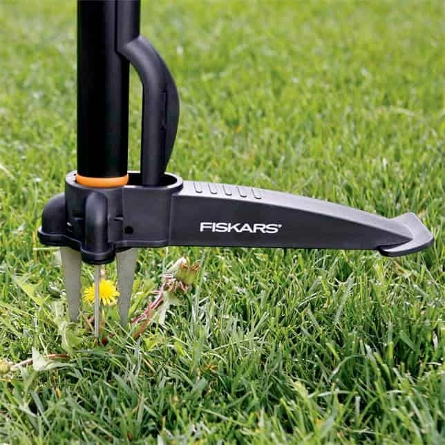Fiskars Triple-Claw Stand-Up Weeder Garden Tool, Serrated Steel Claws | BigEasyMart.com - Image 5
