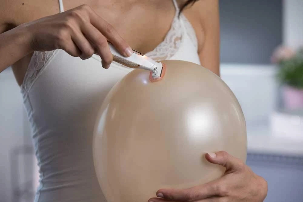 Finishing Touch Flawless Body Rechargeable Ladies Shaver And Trimmer, White/Rose Gold | BigEasyMart.com - Image 6